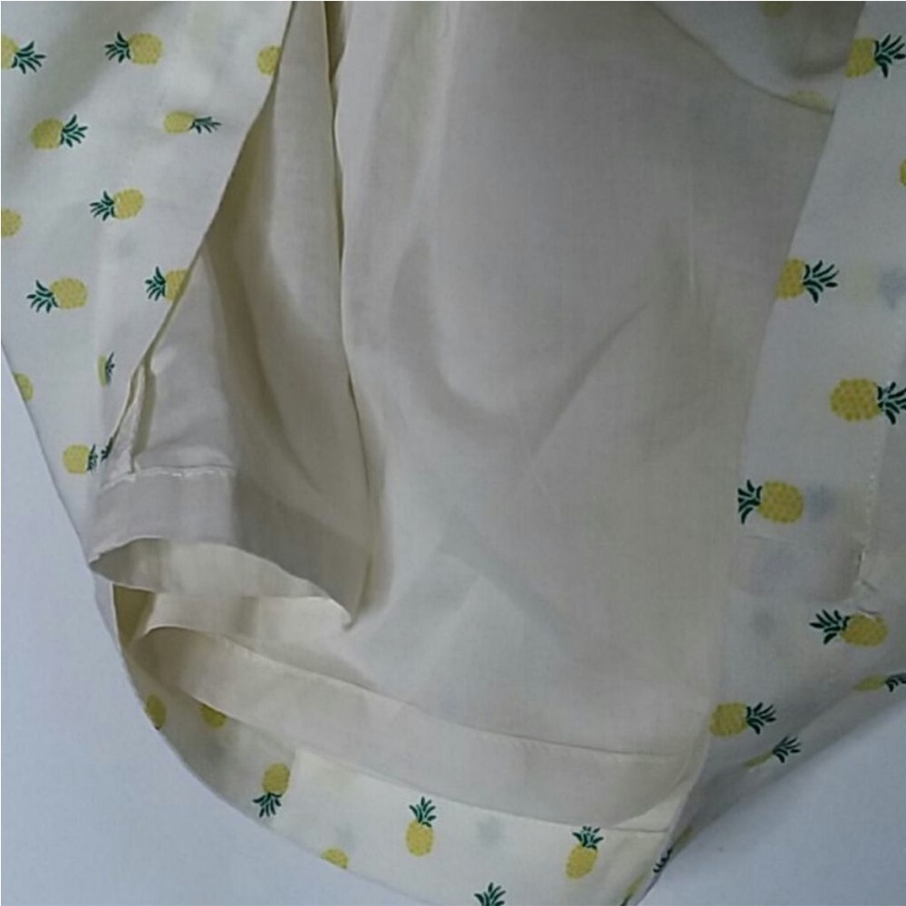 JS Pineapple Print Shorts - Picture 4 of 4